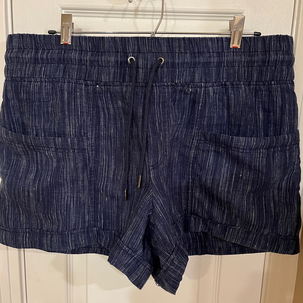 Athleta Cabo linen navy shorts, excellent preowned condition size 12